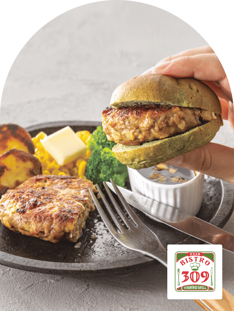 「焼き立てパンと楽しむビーフハンバーグ」<br>当店のビーフ100%ハンバーグは、お肉の旨味がギュッと詰まっていて食べごたえがあり、お肉の味を思いっきり味わえます。<br>熱々の鉄板で、ジューシーなハンバーグをパンと一緒にお楽しみください。